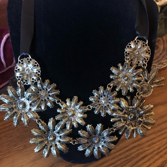 Statement Neckless - Picture 2 of 2